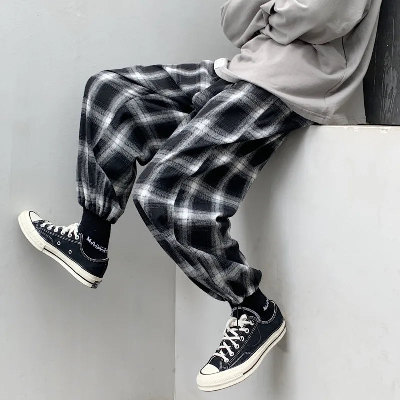 Hearujoy Black Plaid Pants Men Fashion Retro Casual Pants Loose Straight Wide Le Pants Men Streetwear Mens Vintage Trousers Plus Size 5XL